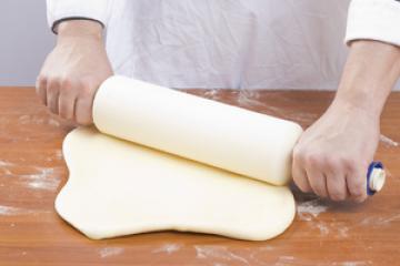 Как правильно и быстро разморозить слоеное или дрожжевое тесто?